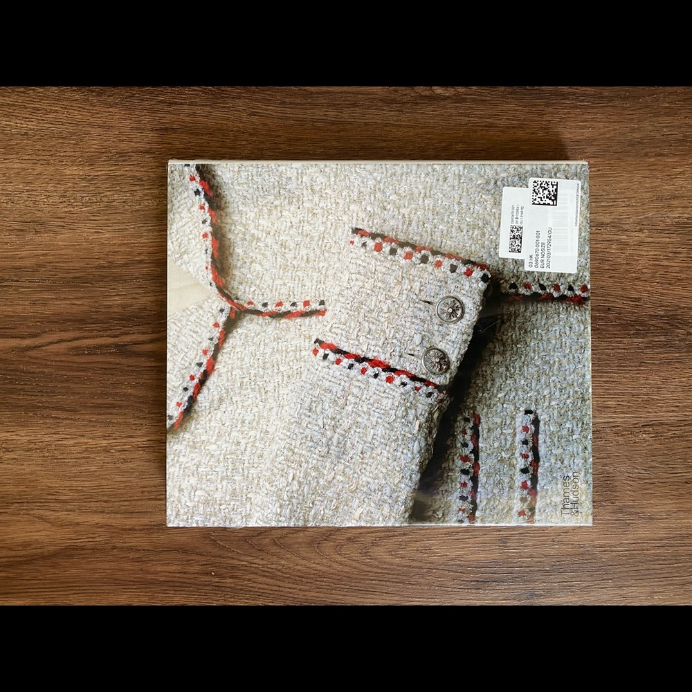 Chanel Book - Picture 7 of 8